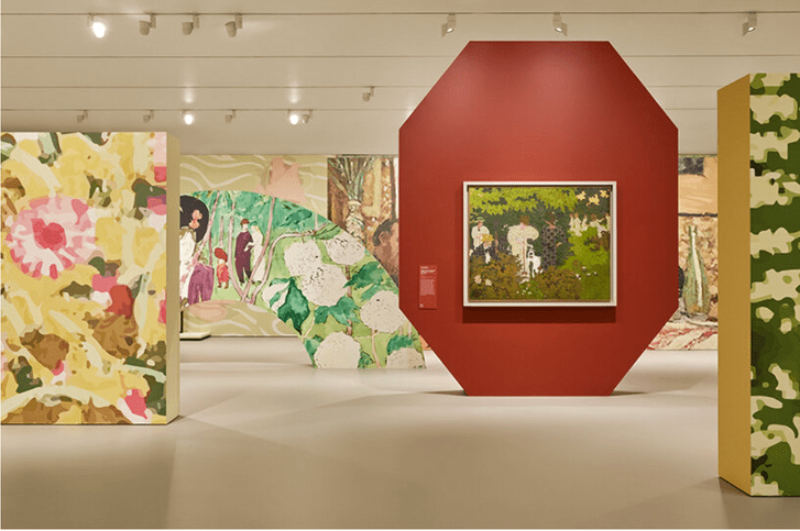 Выставка Пьера Боннара в Мельбурне с оформлением Индии Мадави