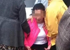 После жесткого убийства 10-летней девочки в Карачаевске у дома собралась толпа. Они требуют мести