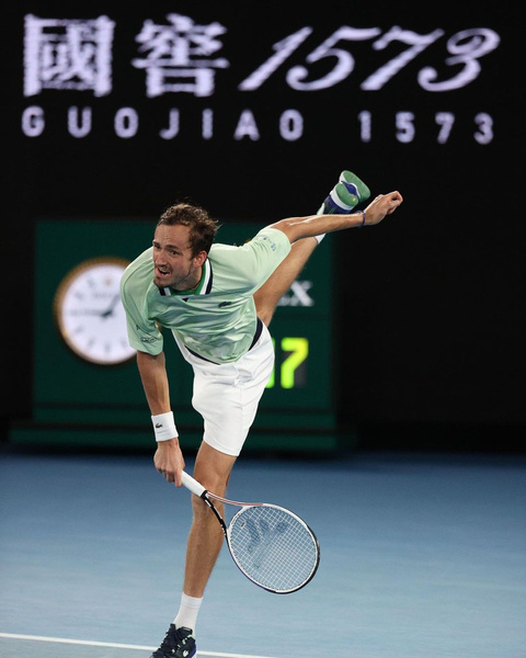 Даниил Медведев проиграл Рафаэлю Надалю в финале Australian Open 2022