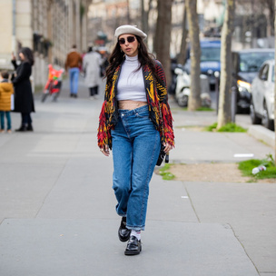 С чем носить джинсы весной 2022: 5 лучших образов от фэшн-блогеров