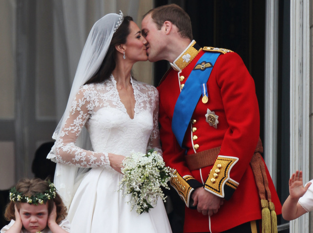 Самые смешные случайные фотографии, сделанные на королевских свадьбах