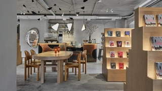 Книжный магазин «Поляндрия» и кофейня Letters в Москве