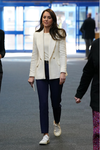 Кейт Миддлтон произвела фурор в пиджаке Zara за 5000 рублей — вот 5 похожих вариантов на каждый день
