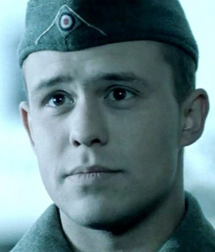 Еще один фейл сериала «Диверсант»: актер Кирилл Плетнев слишком хорошо покушал и не помещается в кадр
