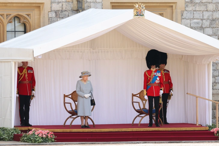 От Дианы до Кейт Миддлтон: самые яркие «балконные» кадры Trooping The Colour