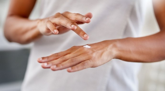 Как спасти кожу рук после использования санитайзеров | PSYCHOLOGIES