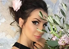 Спину Анны Грачевской покрыла цветущая сакура
