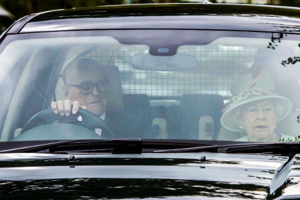 И королева, и ее супруг обожают водить автомобиль