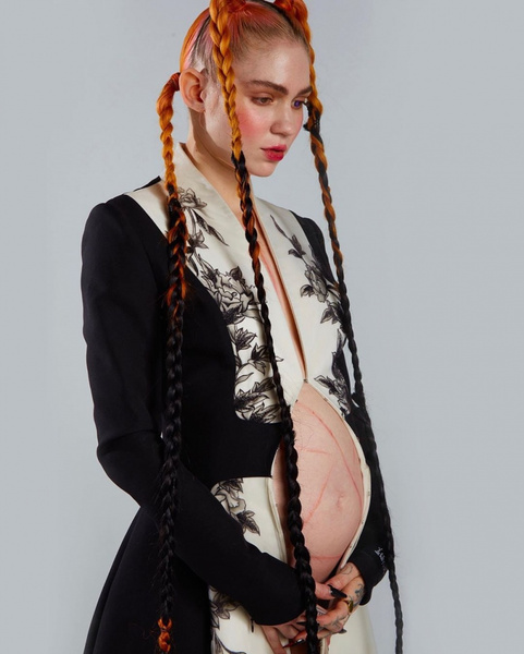 Беременная возлюбленная Илона Маска называет их будущего ребенка «они»