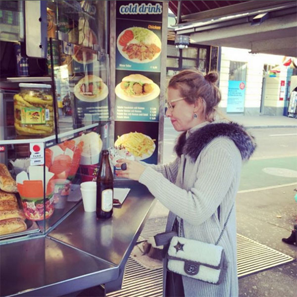 «Уличная еда в Вене - это нереально вкусно!» - призналась в слабости к фастфуду Ксения Собчак