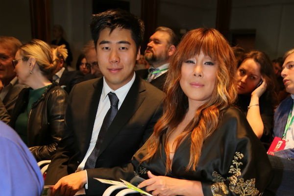 Анита Цой с сыном