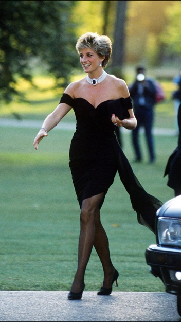 Принцесса Диана прибывает в галерею «Серпентин», Лондон, июнь 1994