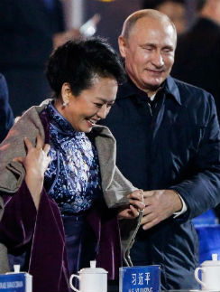Владимир Путин и первая леди Китая Пэн Лиюань
