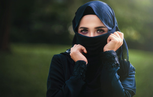 Секрет раскрыт! Почему в Дубае женщины ходят в черном, и им не жарко
