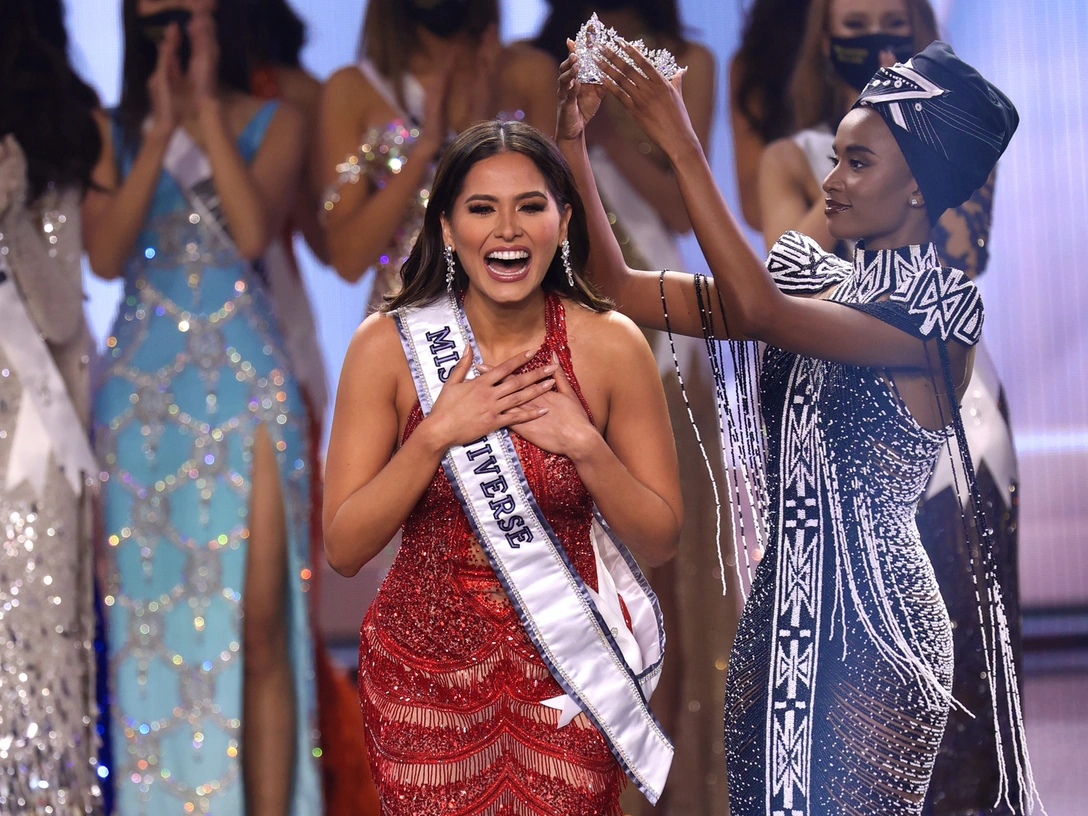 Коронация победительницы конкурса красоты «Мисс Вселенная» в городе Голливуд штата Флорида, 16 мая 2021 | marieclaire.ru