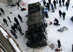 Автобус с пассажирами упал с моста в Забайкалье: что известно о трагедии