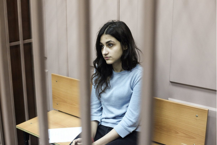 Сестер Хачатурян признали пострадавшими по делу о насилии со стороны отца