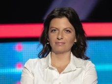 Симоньян: «Согласно Вайкуле, она содержала СССР, а Пугачева — только Россию. Девочки, не подеритесь»