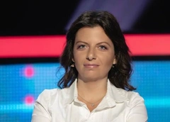 Симоньян: «Согласно Вайкуле, она содержала СССР, а Пугачева — только Россию. Девочки, не подеритесь»