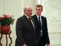 Совсем повзрослел: Коля Лукашенко разбил сердца поклонниц пикантной надписью на кепке