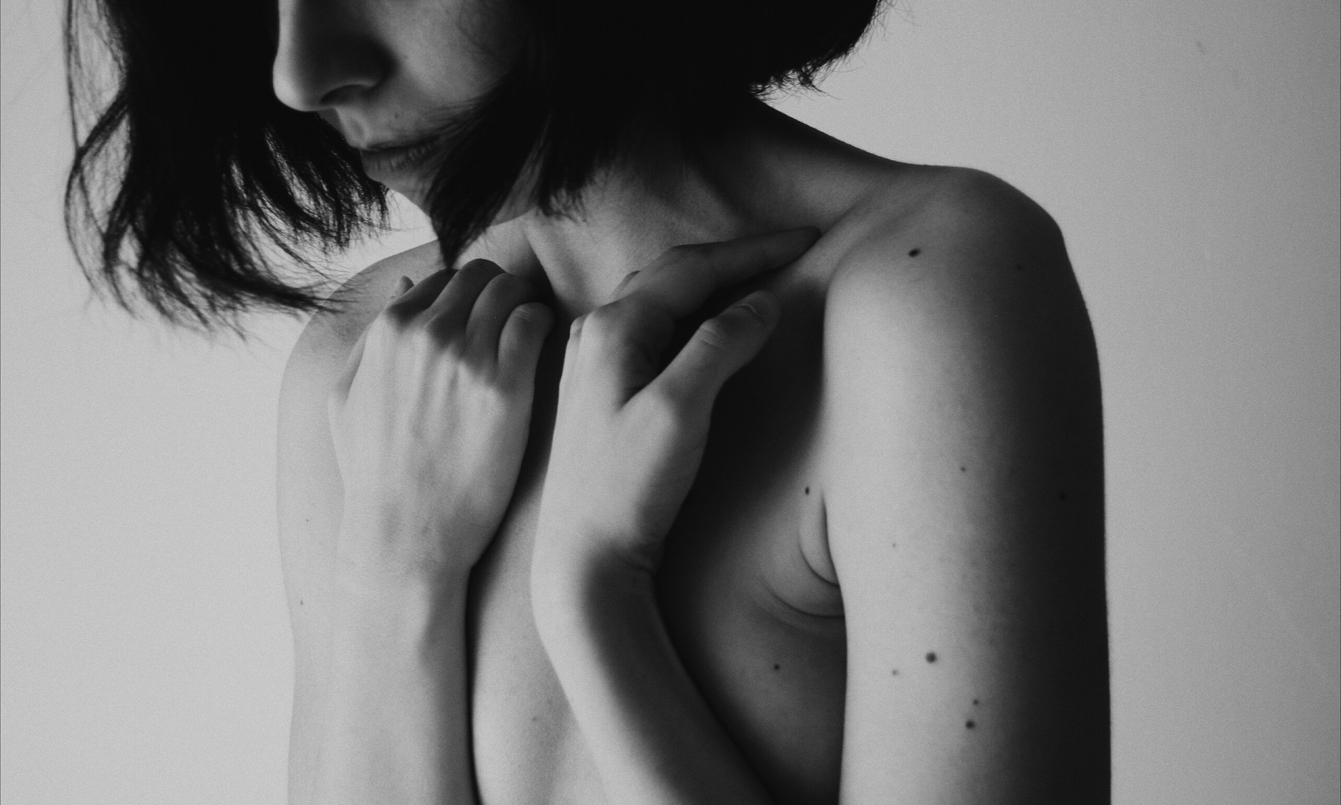8 странных качеств груди, из-за которых не стоит переживать | theGirl