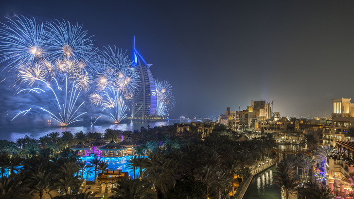 Алиса в стране чудес: где отметить самый волшебный Новый год в Дубае