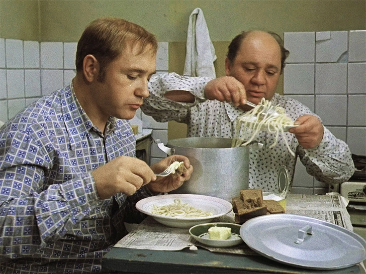 Что ели холостяки в СССР | Источник: кадр из фильма «Афоня», 1975