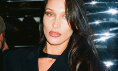 Длинные стрелки и губы с темным контуром: Белла Хадид показала необычный макияж в стиле 90-х