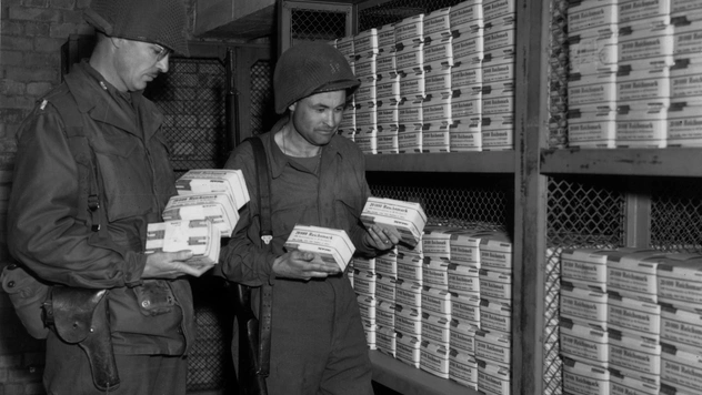 Коллекционеры марок. Сколько зарабатывали солдаты вермахта во время войны