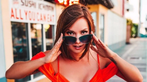 Девушка-пастор бросила церковь ради стриптиз-клуба (конечно, мы покажем тебе фото)