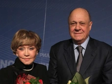 Никас Сафронов встал на защиту затравленной Веры Алентовой