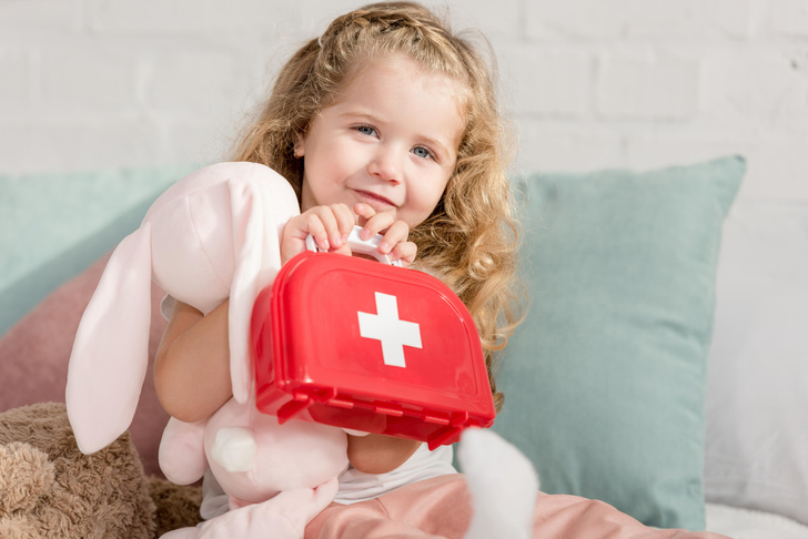 Аптечка для малыша: 10 средств, которые обязательно должны быть в ней зимой