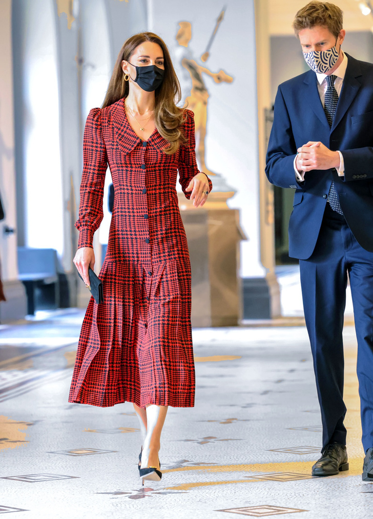 Фото №9 - Как оставаться стильной и экономить на одежде: в 2021 году бюджет на гардероб Кейт Миддлтон составил рекордно низкую сумму