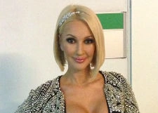 Хозяйственная Лера Кудрявцева испекла аппетитный торт