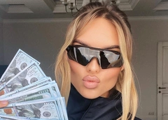 Ханна потратила полмиллиона рублей на аксессуары и обувь от Dior