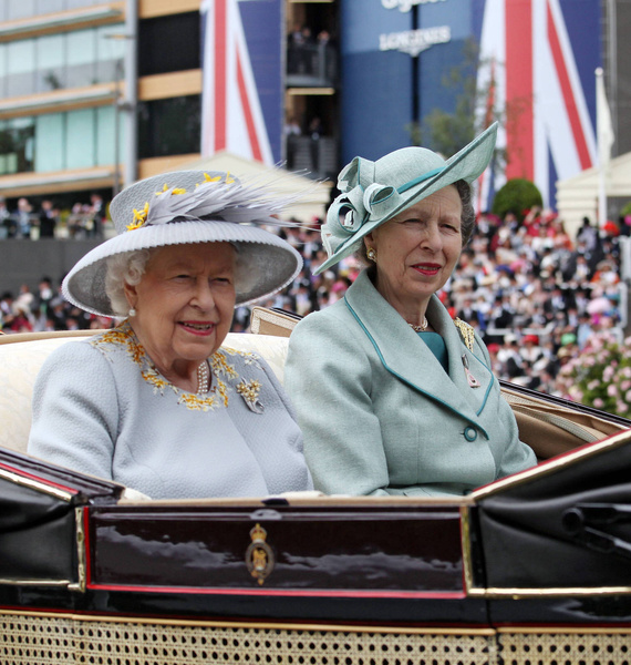 Дочь Елизаветы II: «Мне посчастливилось быть рядом с королевой в последние 24 часа ее жизни»