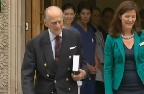Принц Филип покидает Лондонскую клинику