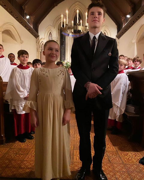 Бекхэмы крестили 8-летнюю Харпер и 14-летнего Круза