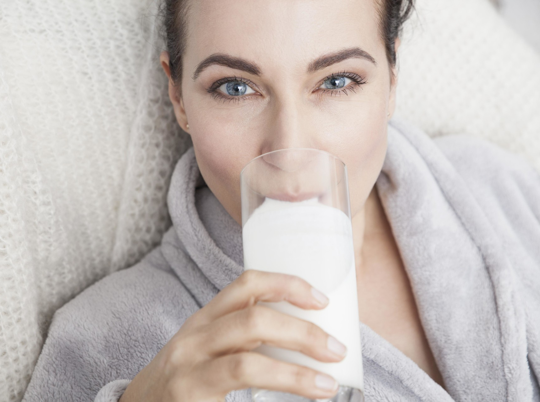 3 мифа о молоке, в которые пора перестать верить (и 3 реальных опасности) |  MARIECLAIRE