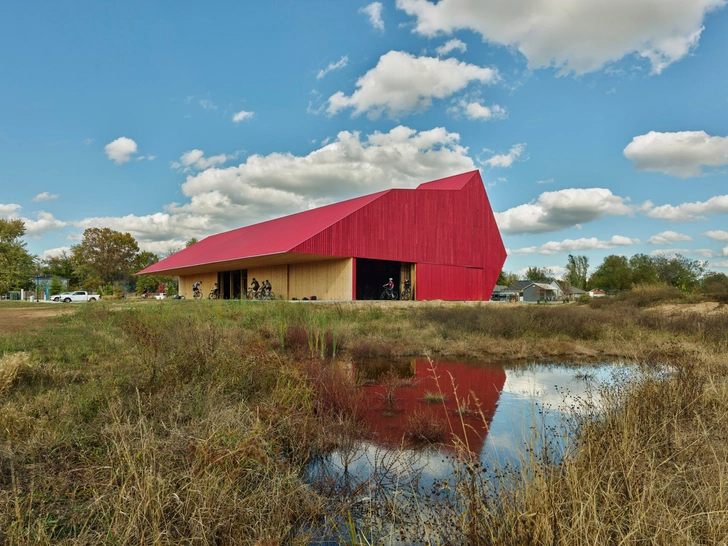 Школьная асимметрия от Marlon Blackwell Architects