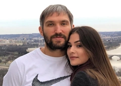 Жена Александра Овечкина спровоцировала слухи о беременности