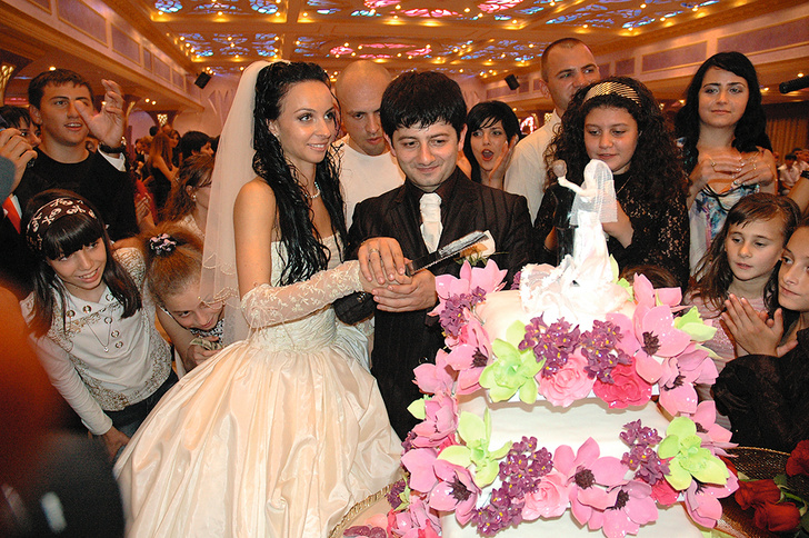 Михаил и Вика поженились 7 июля 2007 года. Пара считает, что семерки приносят удачу
