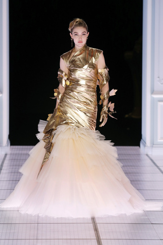 Самые шикарные платья Беллы и Джиджи Хадид с шоу Moschino в Милане, которыми можно вдохновиться для выпускных