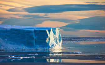 29 частиц на литр: ученые растопили свежий снег в Антарктиде и нашли там пластик