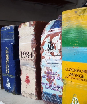 Австралийские книги из кирпичей