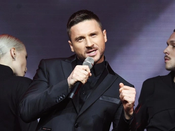 Победитель «Маски» Сергей Лазарев ответил всем, кто подозревал, что за Скорпиона пел не он