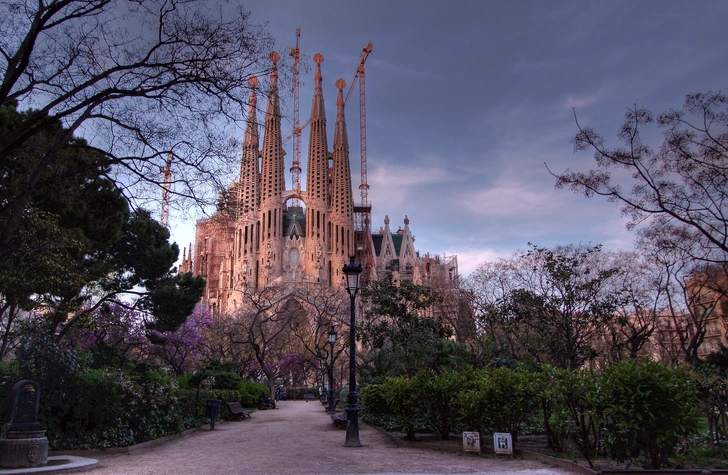 Собор Sagrada Familia: 10 интересных фактов о самом осуждаемом долгострое в мире (фото 0)