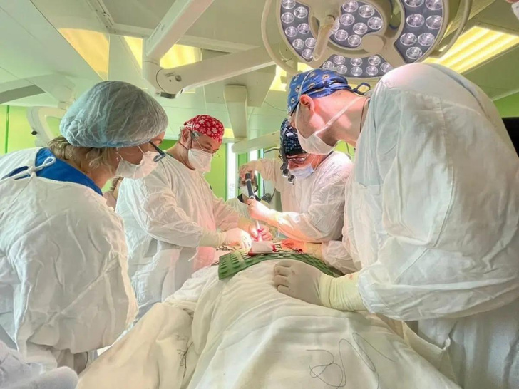 Петербургские хирурги 9,5 часа восстанавливали женщине гортань, которую уничтожил рак