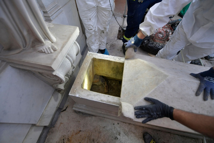 В поисках пропавшей 15-летней школьницы в Ватикане вскрыли могилы двух принцесс, но они оказались пустыми