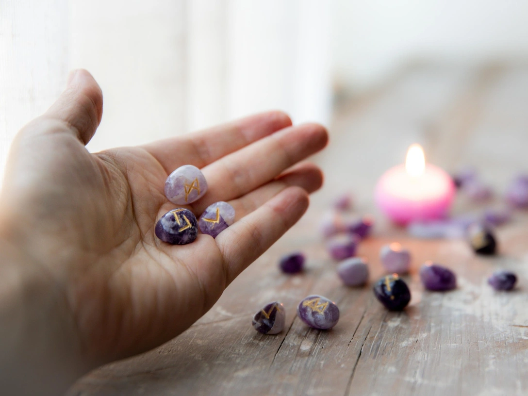 Рунический гороскоп на осень 2022: что ждет каждый знак Зодиака | marieclaire.ru